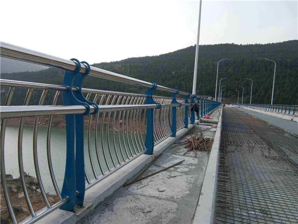 安康不锈钢桥梁护栏的特点及其在桥梁安全中的重要作用