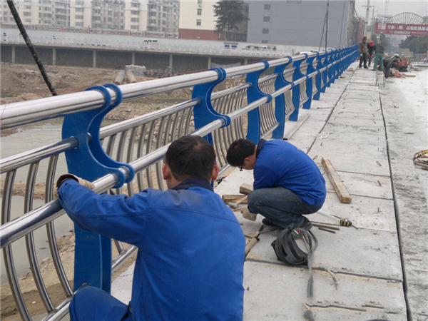 安康不锈钢河道护栏的特性及其在城市景观中的应用
